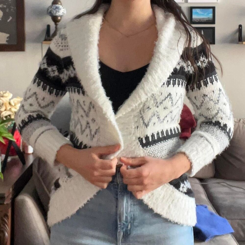 Y2K Fuzzy Thick Cardigan Aztec Print Black and White Open Front Size Small